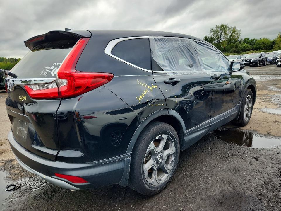 69007196 :رقم المزاد ، 7FARW1H81JE016057 vin ، 2018 Honda Cr-v مزاد بيع