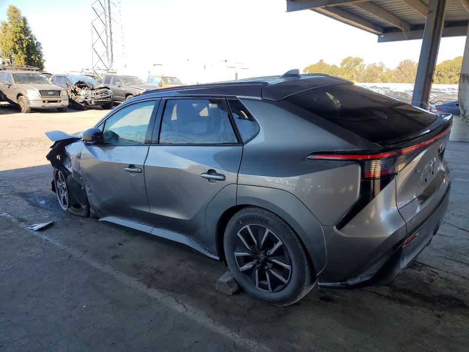 2026 Toyota Bz მანქანა იყიდება აუქციონზე, vin: JTMBCAEB6TA006500, აუქციონის ნომერი: 63289146