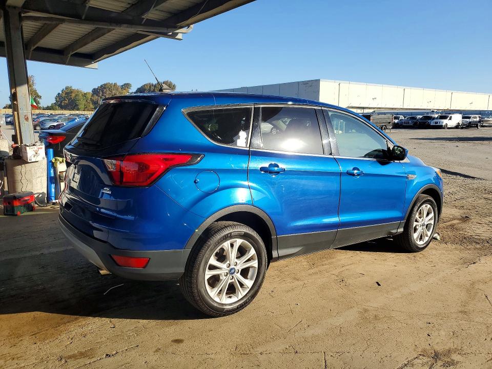 2019 Ford Escape მანქანა იყიდება აუქციონზე, vin: 1FMCU0GD1KUB10573, აუქციონის ნომერი: 70714366