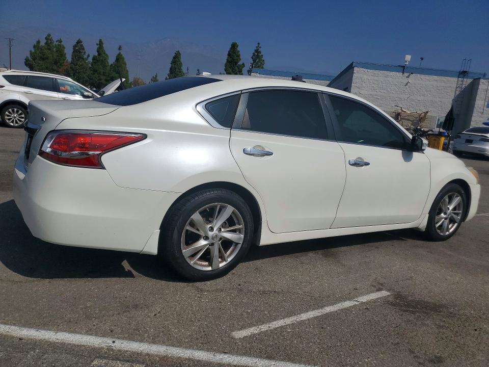 67758236 :رقم المزاد ، 1N4AL3APXFC131961 vin ، 2015 Nissan Altima مزاد بيع