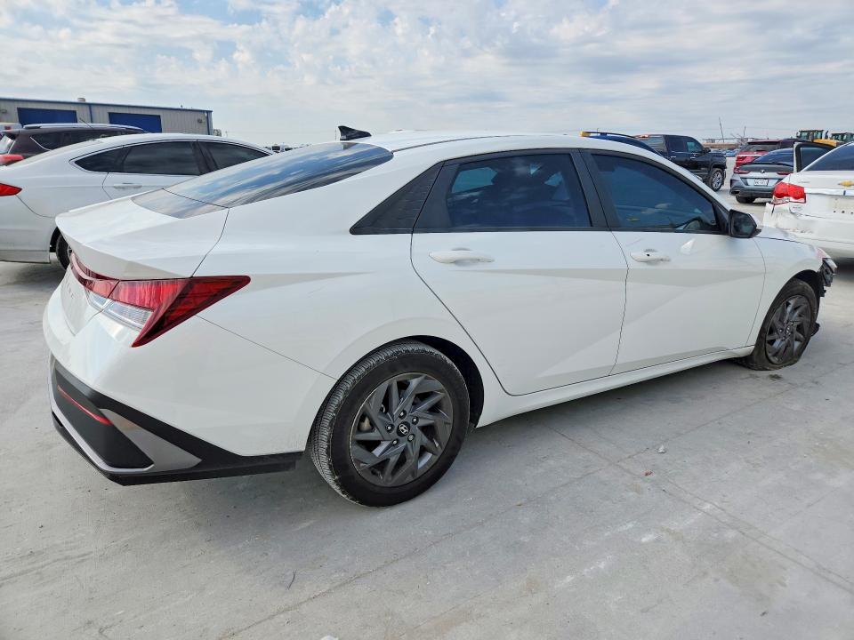 2024 Hyundai Elantra მანქანა იყიდება აუქციონზე, vin: KMHLM4DG2RU705688, აუქციონის ნომერი: 70622156