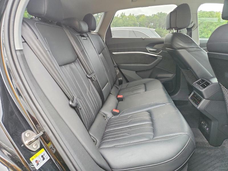 2019 Audi E-tron მანქანა იყიდება აუქციონზე, vin: WA1VAAGE9KB025085, აუქციონის ნომერი: 69882586