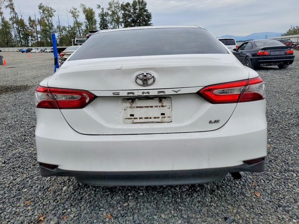 Продаж на аукціоні авто 2018 Toyota Camry, vin: 4T1B11HK9JU626279, номер лоту: 70557256