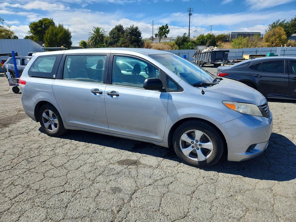 Продажа на аукционе авто 2014 Toyota Sienna, vin: 5TDZK3DC5ES464249, номер лота: 67433956
