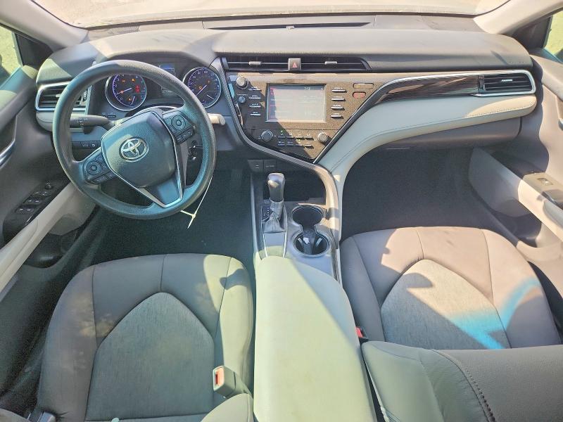 68070026 :رقم المزاد ، 4T1B11HKXJU663812 vin ، 2018 Toyota Camry مزاد بيع