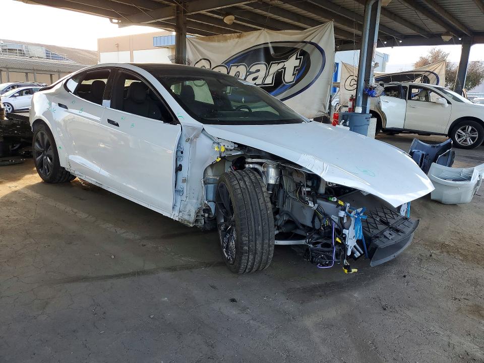 68696176 :رقم المزاد ، 5YJSA1E57RF543182 vin ، 2024 Tesla Model S مزاد بيع