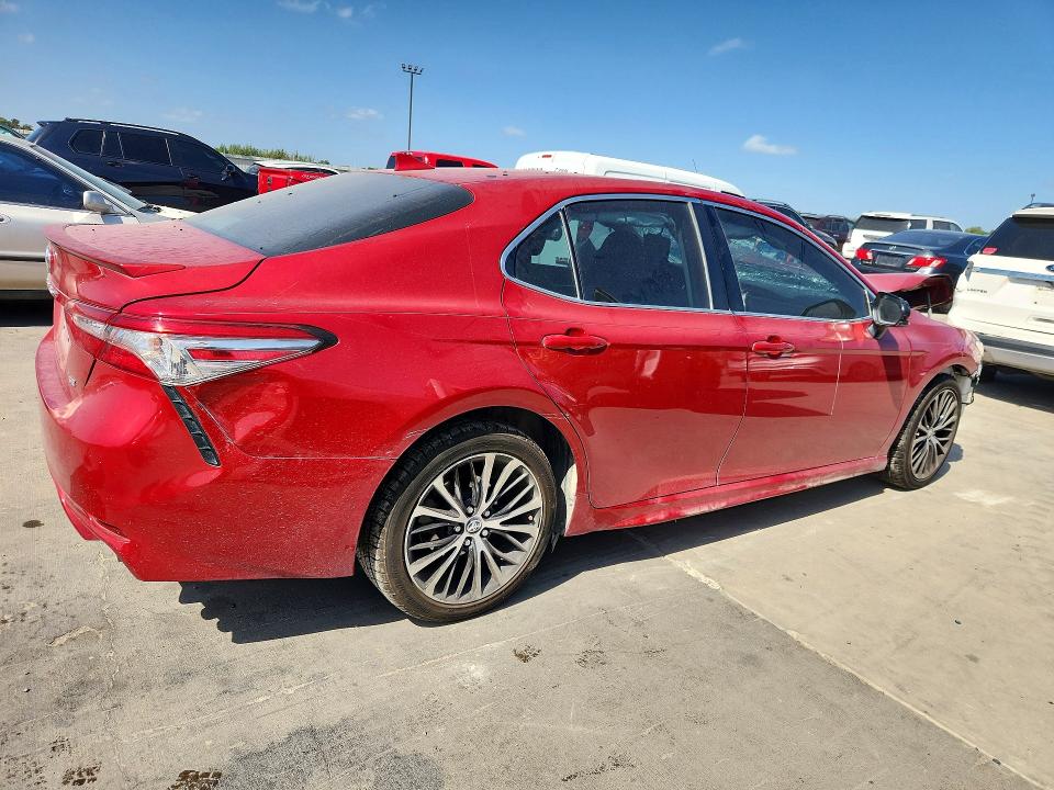 69167146 :رقم المزاد ، 4T1B11HK8KU161446 vin ، 2019 Toyota Camry مزاد بيع