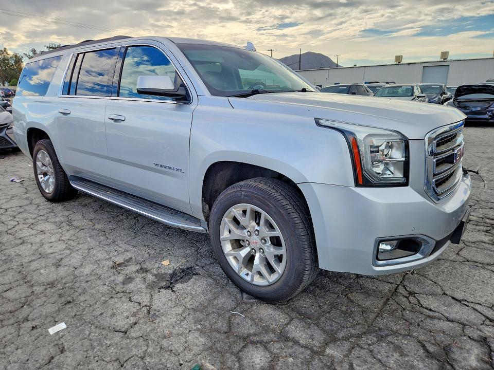 67562126 :رقم المزاد ، 1GKS1GKC4HR261715 vin ، 2017 Gmc Yukon Xl مزاد بيع