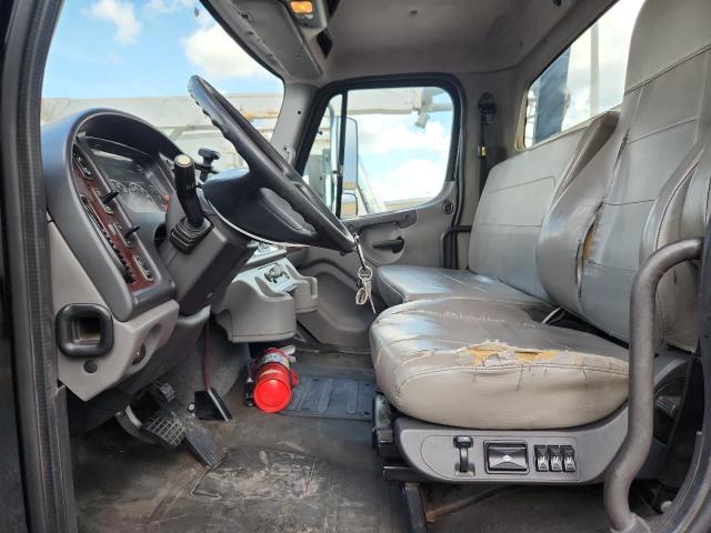 67294056 :رقم المزاد ، 1FVACWDT8FHGJ4458         vin ، 2015 Freightliner M2 مزاد بيع
