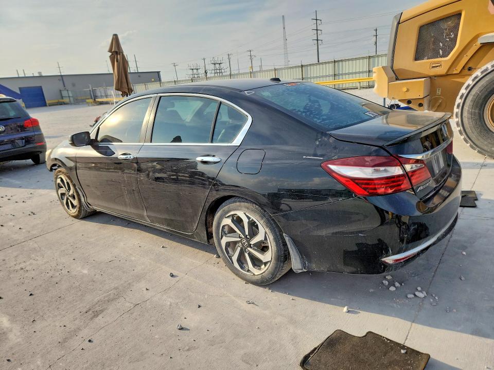 70248146 :رقم المزاد ، 1HGCR2F87GA101439 vin ، 2016 Honda Accord مزاد بيع