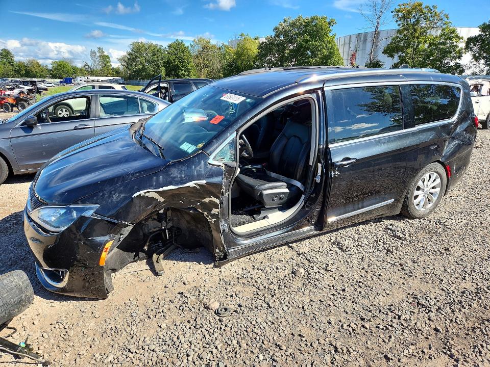 68569126 :رقم المزاد ، 2C4RC1BG5JR152152 vin ، 2018 Chrysler Pacifica مزاد بيع