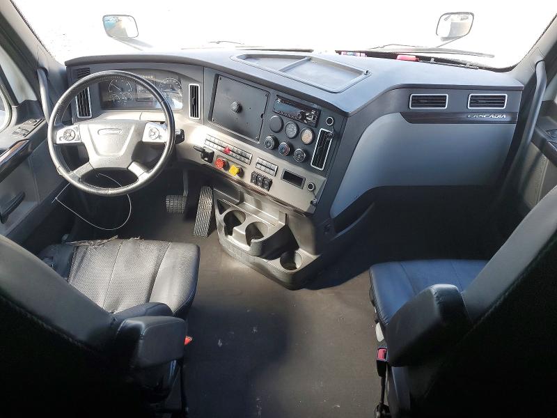Auction sale of the 2019 Freightliner Cascadia 126, vin: 3AKJHHDR2KSKL4272, lot number: 69435436