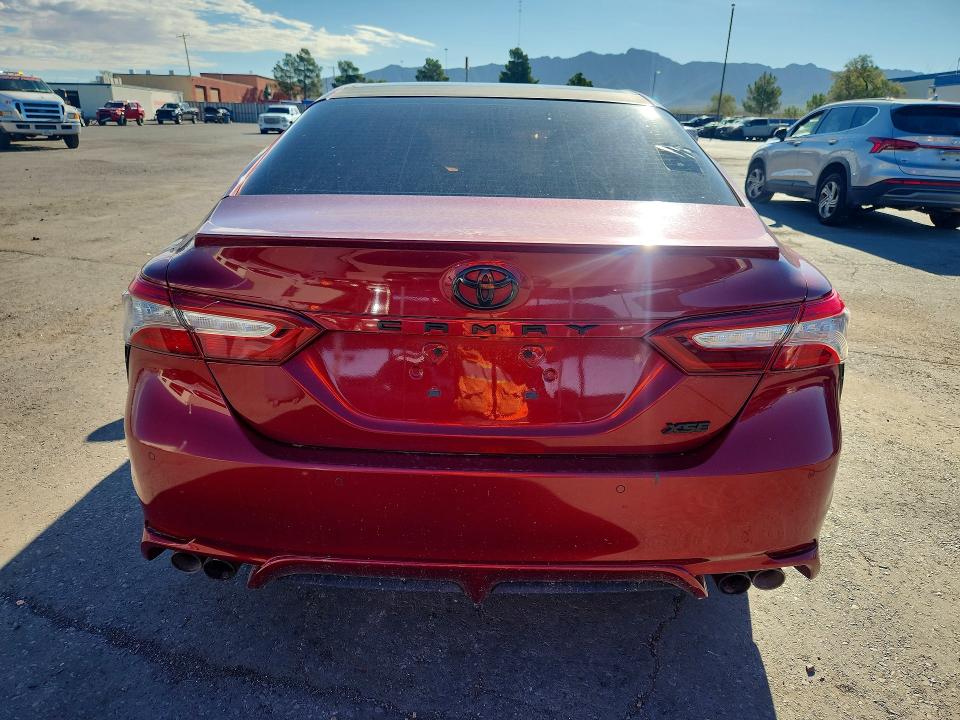 Продажа на аукционе авто 2018 Toyota Camry, vin: 4T1B61HK4JU566879, номер лота: 69795476