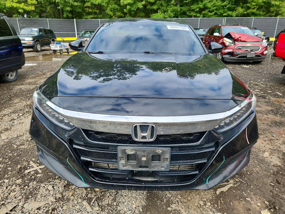 Продажа на аукционе авто 2018 Honda Accord, vin: 1HGCV2F95JA042130, номер лота: 69991506