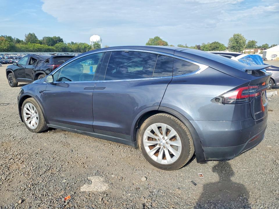 69343946 :رقم المزاد ، 5YJXCAE22JF138308 vin ، 2018 Tesla Model X مزاد بيع