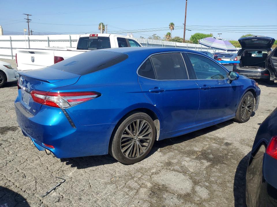 Продаж на аукціоні авто 2018 Toyota Camry, vin: 4T1B11HK0JU109260, номер лоту: 69497816