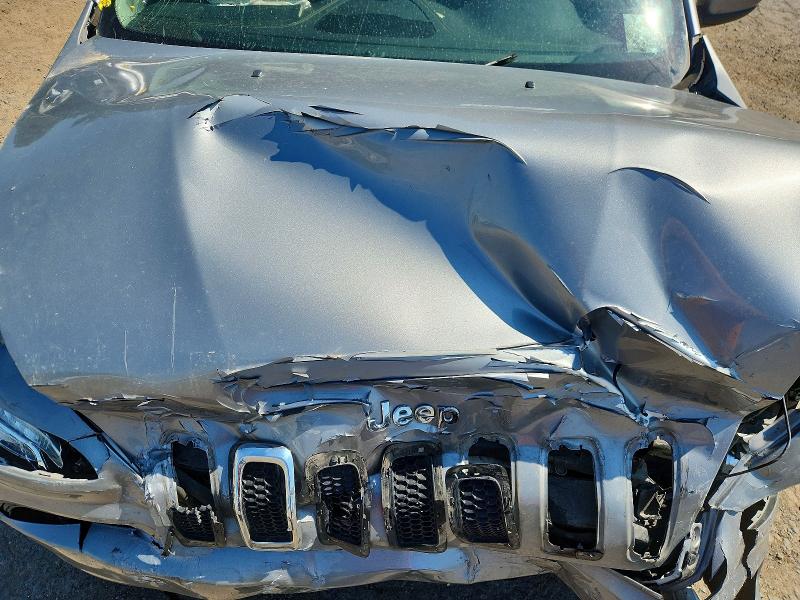 67045636 :رقم المزاد ، 1C4PJLCX0JD518013 vin ، 2018 Jeep Cherokee مزاد بيع