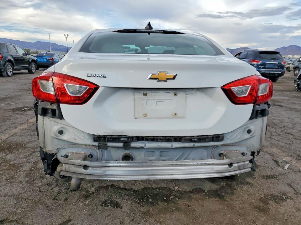 70665406 :رقم المزاد ، 1G1BC5SM0J7223606 vin ، 2018 Chevrolet Cruze مزاد بيع
