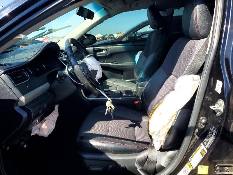 70858256 :رقم المزاد ، 4T1BF1FK7HU353941 vin ، 2017 Toyota Camry مزاد بيع