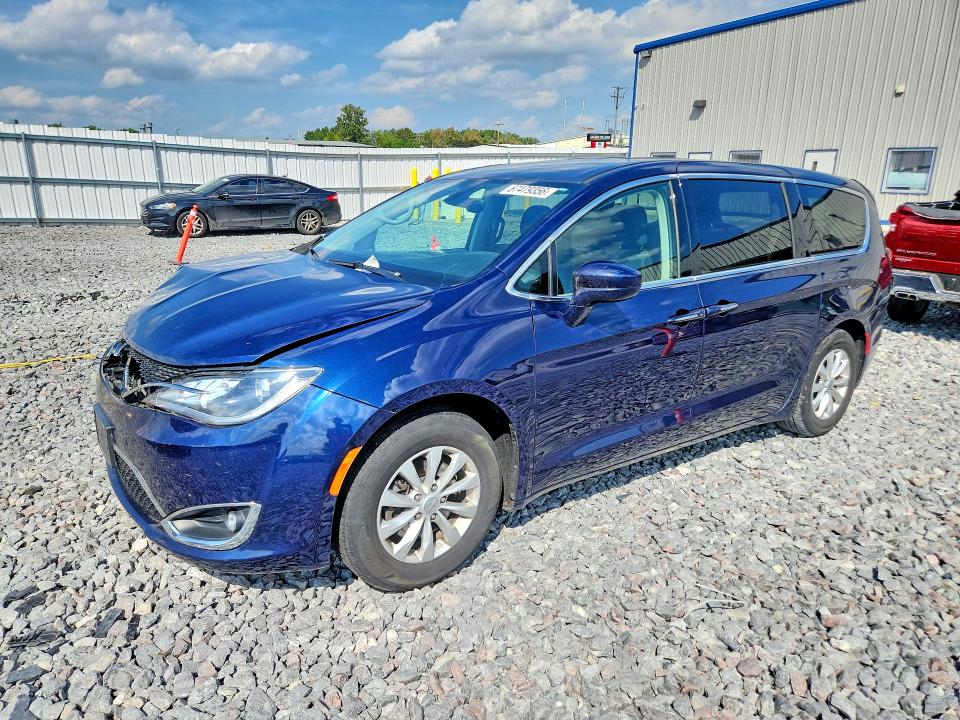 Auction sale of the 2018 Chrysler Pacifica, vin: 2C4RC1FG5JR212182, lot number: 67479356