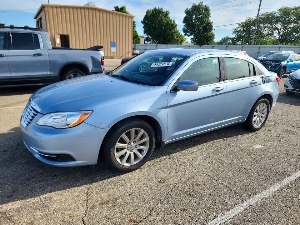 68387826 :رقم المزاد ، 1C3CCBBB8EN198369 vin ، 2014 Chrysler 200 مزاد بيع