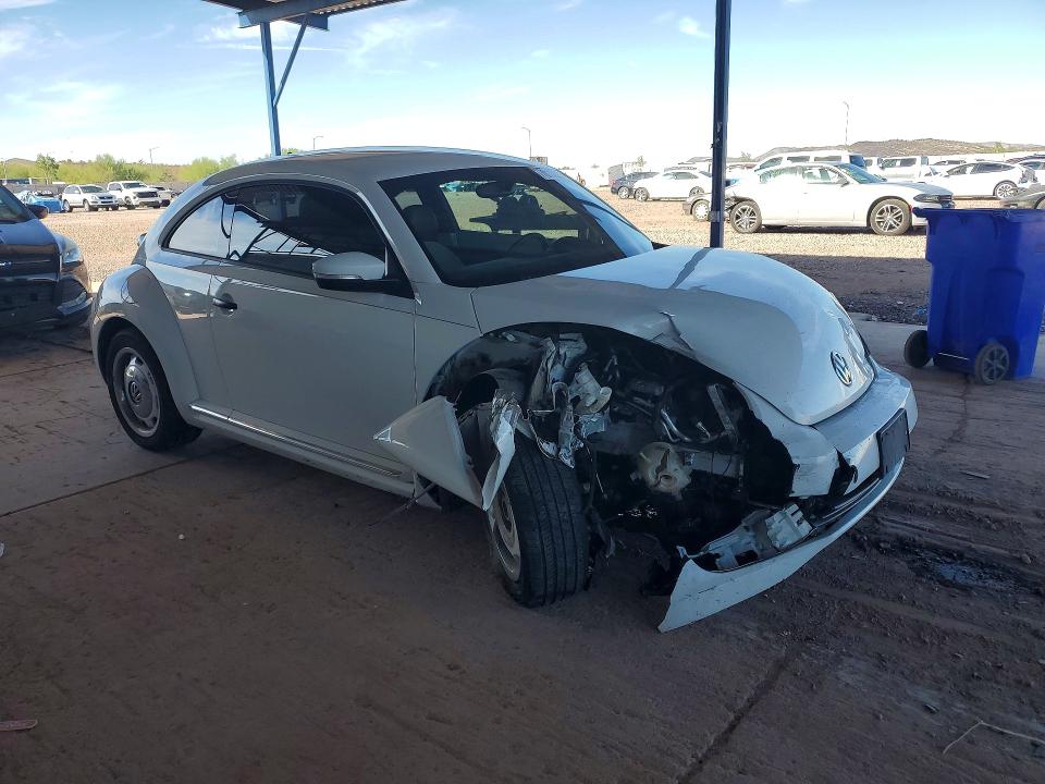 70113916 :رقم المزاد ، 3VWF17AT2GM638098 vin ، 2016 Volkswagen Beetle مزاد بيع