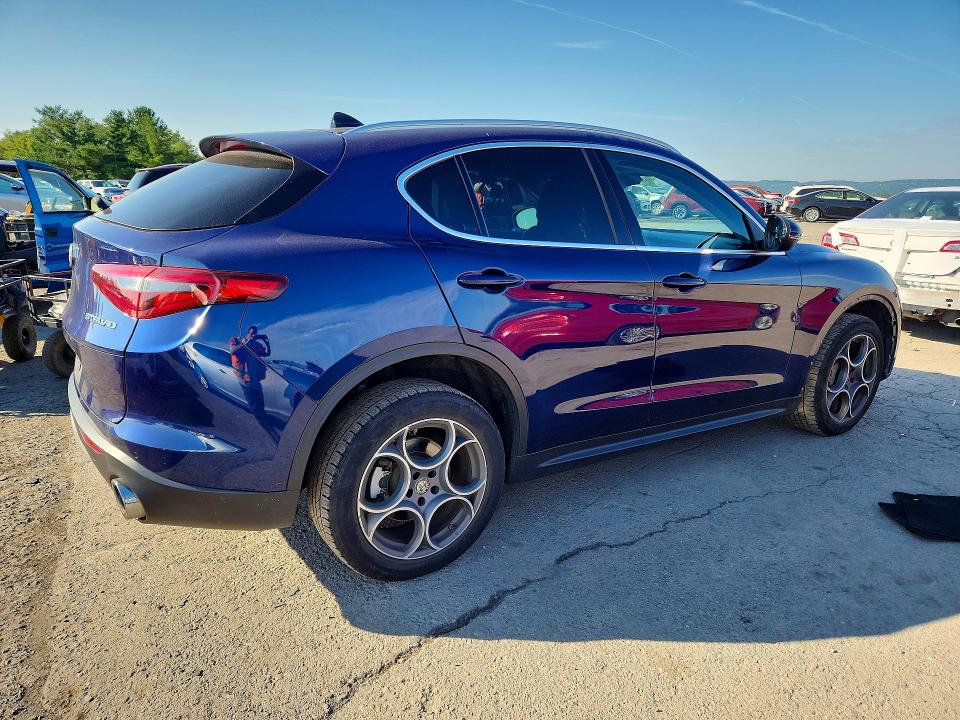 67332826 :رقم المزاد ، ZASFAKBN9J7B84432 vin ، 2018 Alfa Romeo Stelvio مزاد بيع
