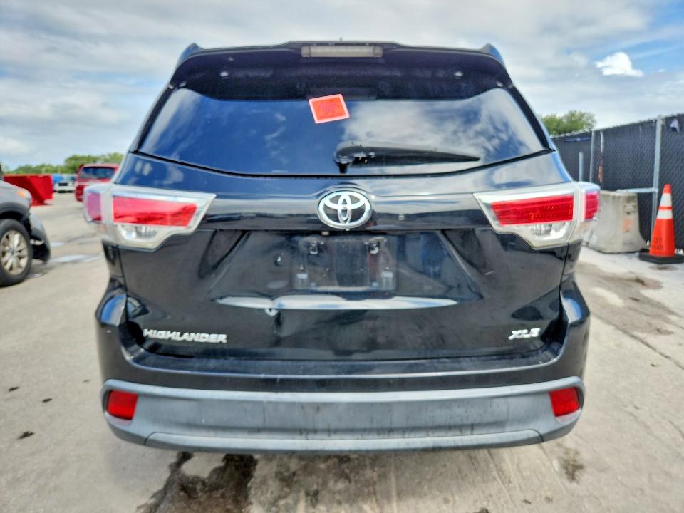 2015 Toyota Highlander მანქანა იყიდება აუქციონზე, vin: 5TDKKRFHXFS056375, აუქციონის ნომერი: 69607146