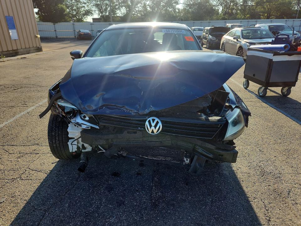 68799906 :رقم المزاد ، 3VWD17AJ6EM211686 vin ، 2014 Volkswagen Jetta مزاد بيع
