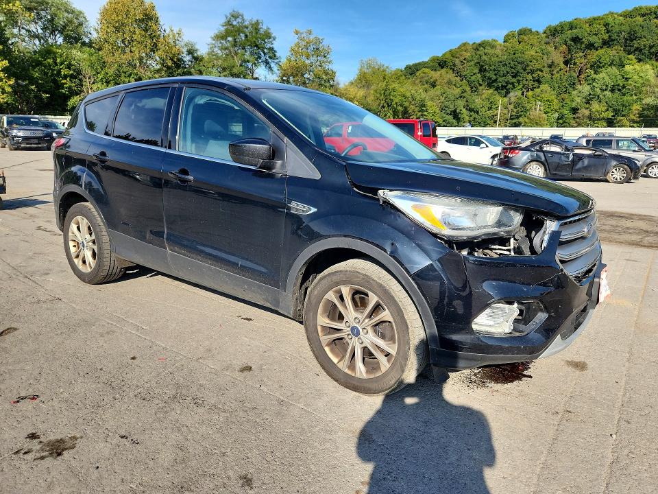2017 Ford Escape მანქანა იყიდება აუქციონზე, vin: 1FMCU9GD5HUD99261, აუქციონის ნომერი: 68618226