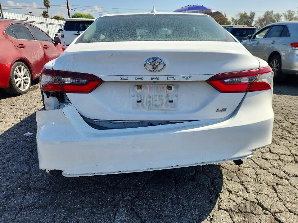 70528896 :رقم المزاد ، 4T1R11AK7MU435781 vin ، 2021 Toyota Camry مزاد بيع
