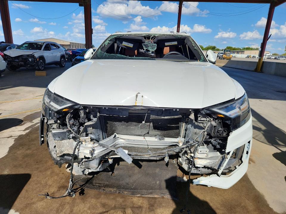 68361806 :رقم المزاد ، WA1BVAF12KD038755 vin ، 2019 Audi Q8 مزاد بيع