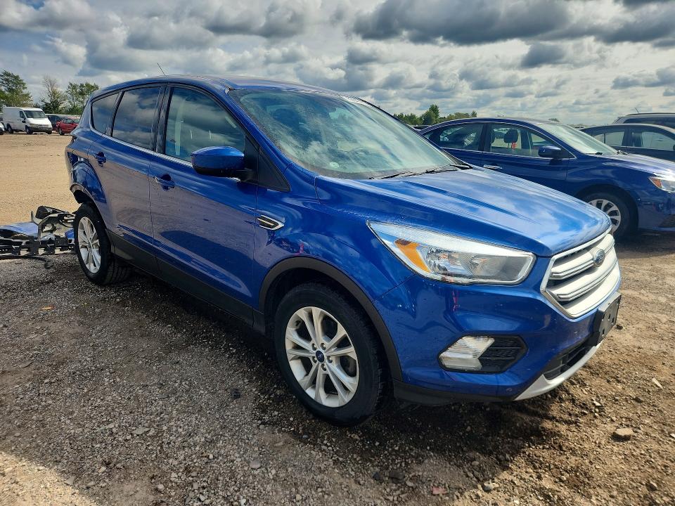 69846416 :رقم المزاد ، 1FMCU0GD0HUD94917 vin ، 2017 Ford Escape مزاد بيع