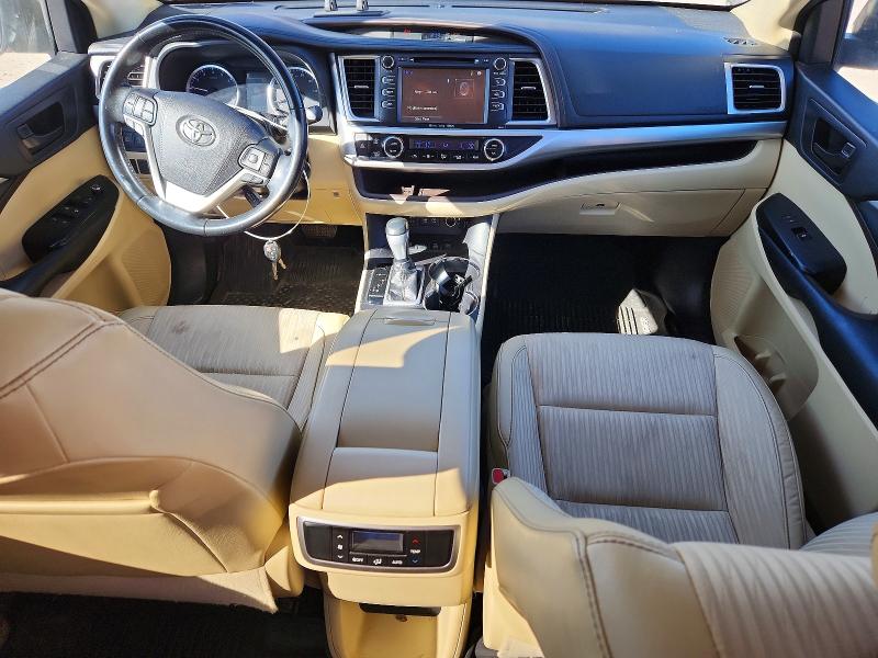 69598506 :رقم المزاد ، 5TDBZRFH5JS495245 vin ، 2018 Toyota Highlander مزاد بيع