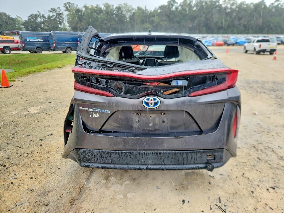 67849776 :رقم المزاد ، JTDKARFP6H3036915 vin ، 2017 Toyota Prius Prime مزاد بيع