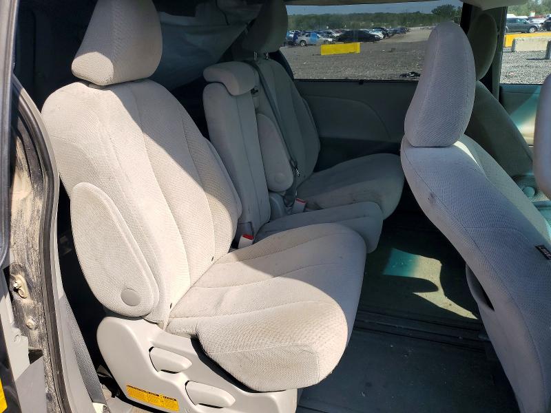 68104276 :رقم المزاد ، 5TDKK3DC1DS331682 vin ، 2013 Toyota Sienna مزاد بيع