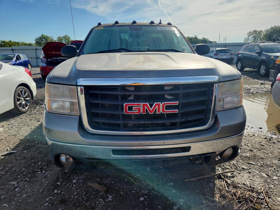 68537826 :رقم المزاد ، 1GTHK24KX8E128278 vin ، 2008 Gmc Sierra مزاد بيع
