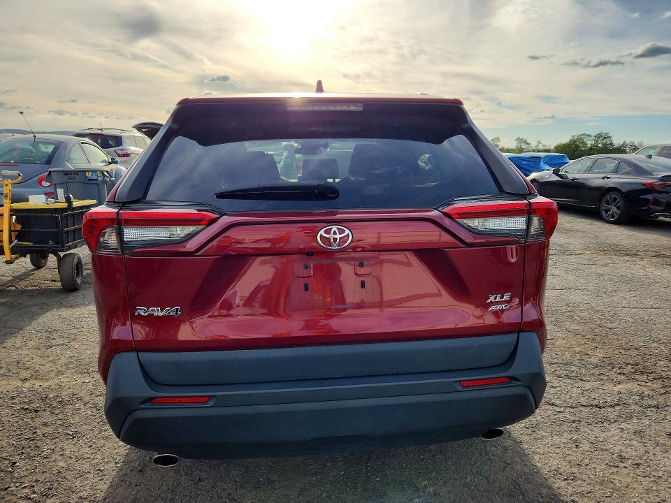 Aukcja sprzedaży 2021 Toyota Rav4, vin: 2T3P1RFV3MW246271, numer aukcji: 70310486