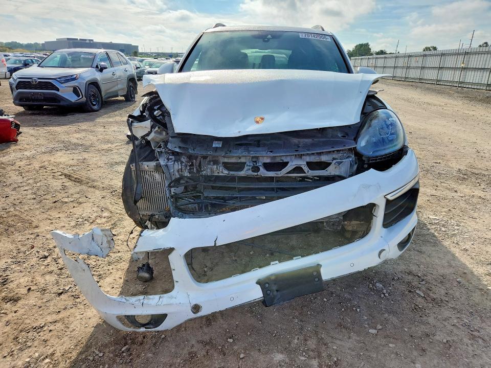 Продаж на аукціоні авто 2017 Porsche Cayenne, vin: WP1AB2A23HLA52418, номер лоту: 70142906