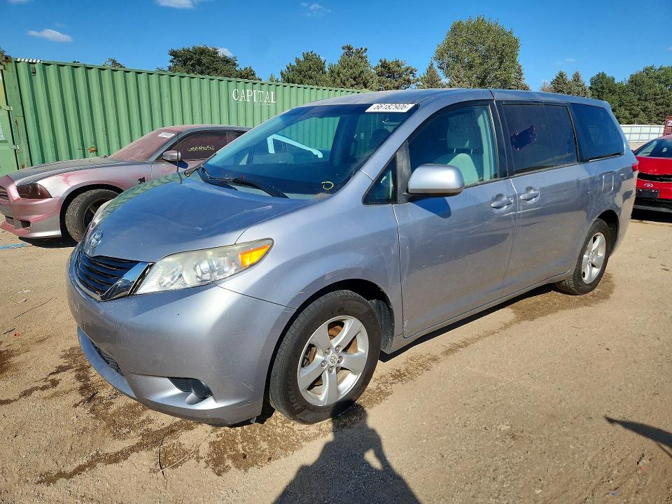 66182906 :رقم المزاد ، 5TDKA3DC5CS015543 vin ، 2012 Toyota Sienna مزاد بيع