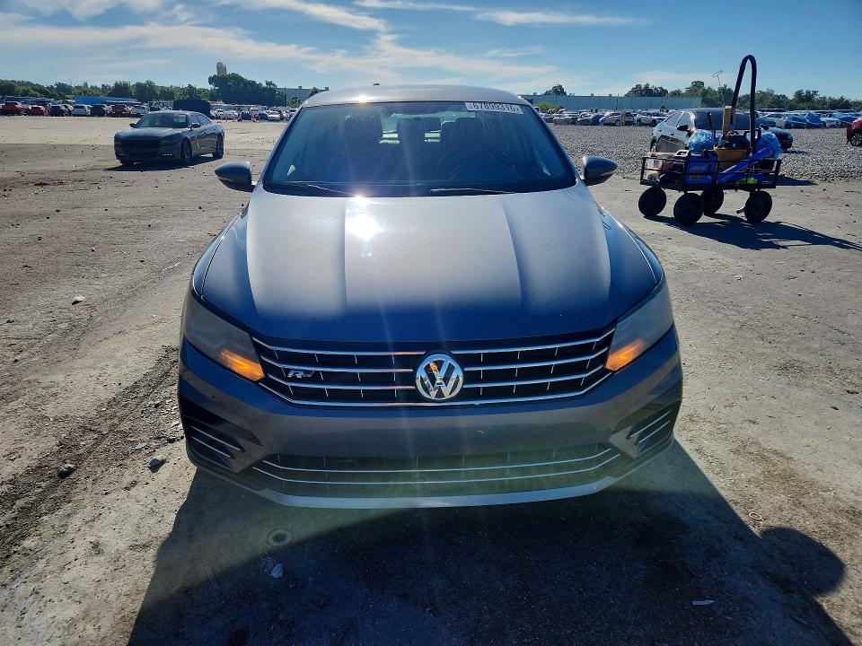 67899316 :رقم المزاد ، 1VWAA7A37JC001761 vin ، 2018 Volkswagen Passat مزاد بيع