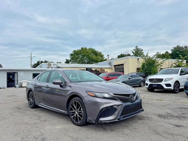 68888376 :رقم المزاد ، 4T1G11AK0MU444085 vin ، 2021 Toyota Camry مزاد بيع
