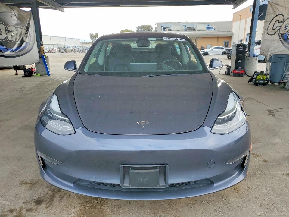 67058616 :رقم المزاد ، 5YJ3E1EA6JF050488 vin ، 2018 Tesla Model 3 مزاد بيع