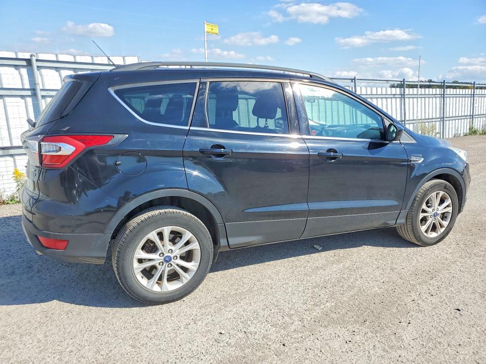 71042546 :رقم المزاد ، 1FMCU9G98HUA30373 vin ، 2017 Ford Escape مزاد بيع