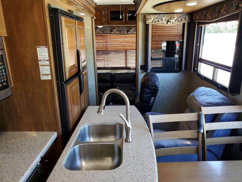 68636246 :رقم المزاد ، 4YDF30525FA740963 vin ، 2015 Keystone Montana مزاد بيع