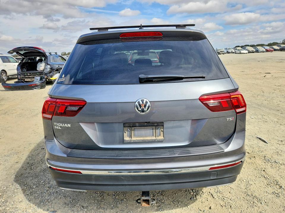 67564996 :رقم المزاد ، 3VV2B7AX3JM002820 vin ، 2018 Volkswagen Tiguan مزاد بيع