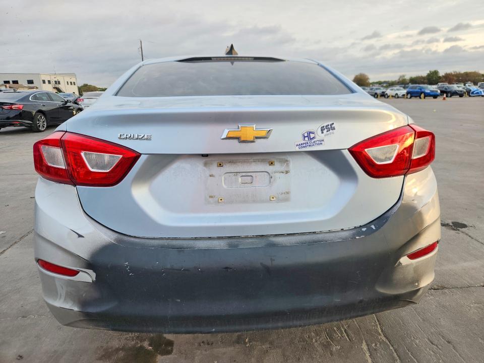 70613026 :رقم المزاد ، 1G1BC5SM6J7154842 vin ، 2018 Chevrolet Cruze مزاد بيع