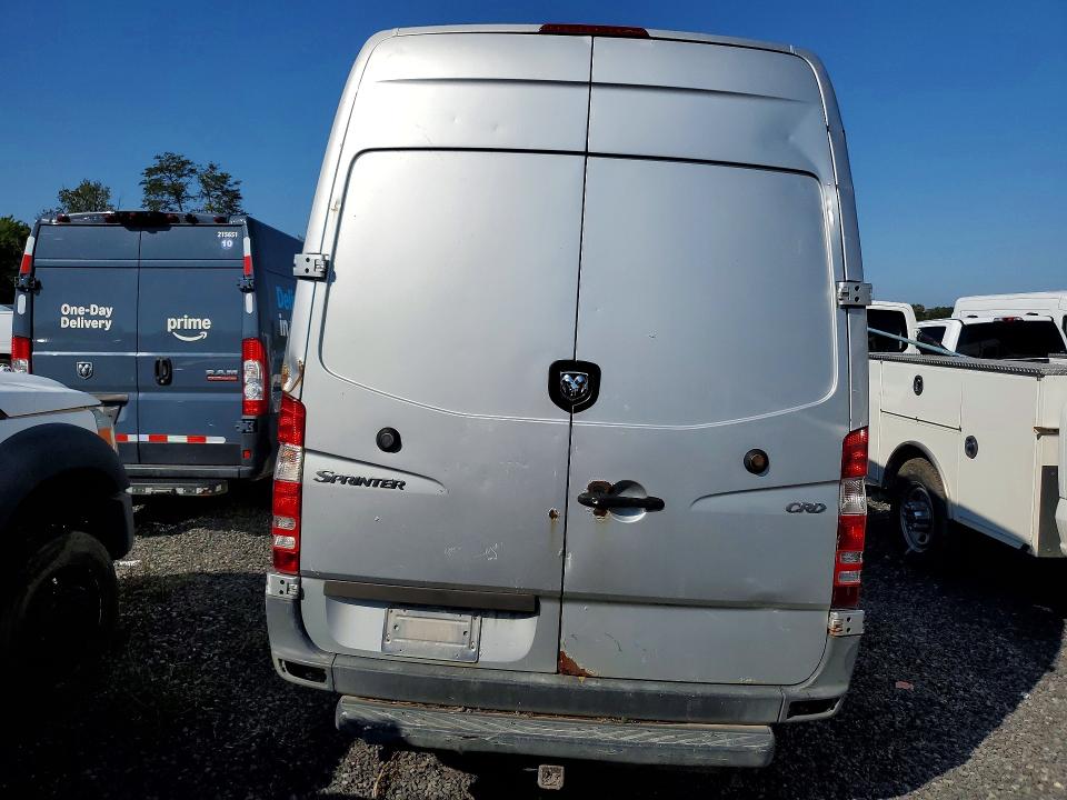 67351276 :رقم المزاد ، WD0PE845785270031 vin ، 2008 Dodge Sprinter مزاد بيع