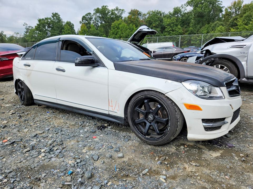 2014 Mercedes-benz C მანქანა იყიდება აუქციონზე, vin: WDDGF8AB4EA947609, აუქციონის ნომერი: 68396036