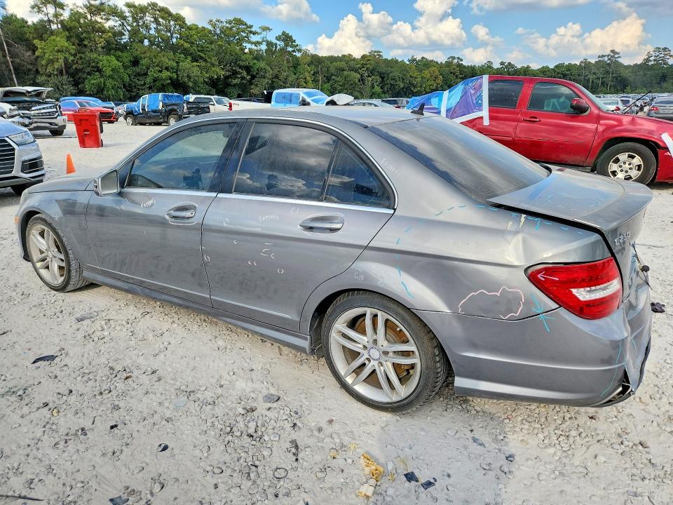 2013 Mercedes-benz C მანქანა იყიდება აუქციონზე, vin: WDDGF4HB3DR299985, აუქციონის ნომერი: 70038596